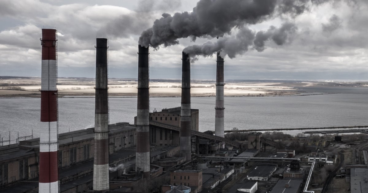 photo of a coal plant