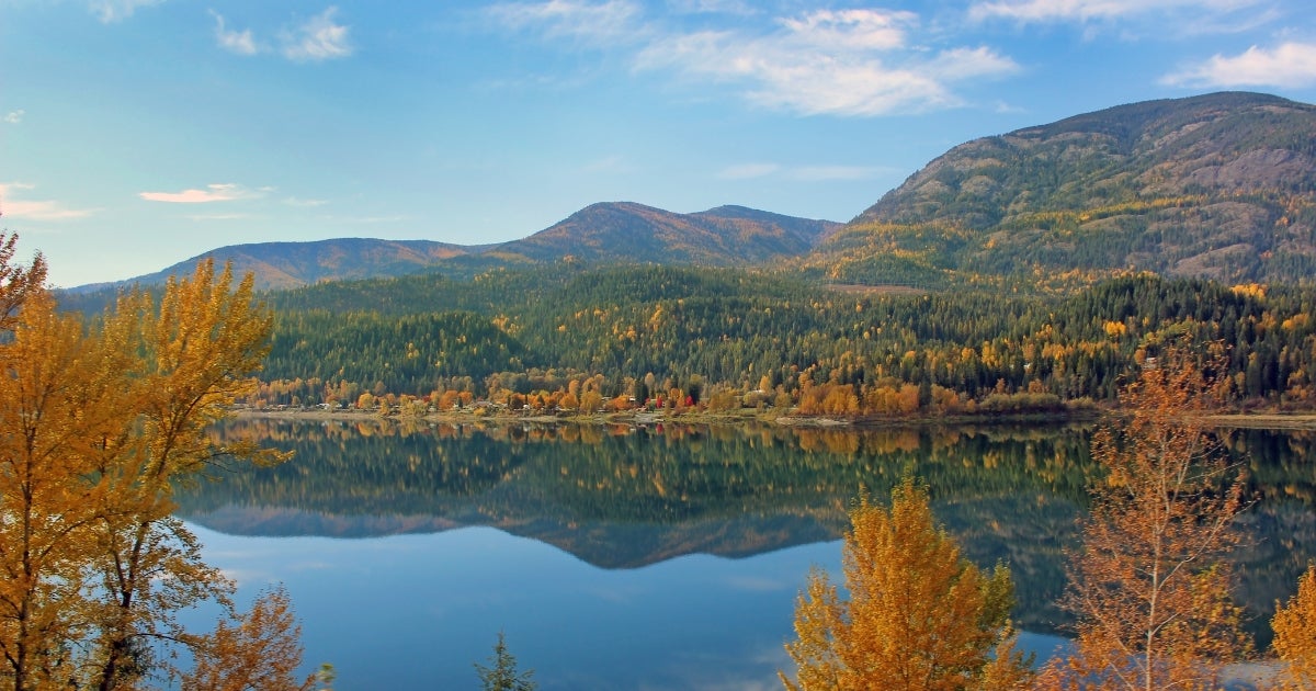 Fall foliage over a Washington lake