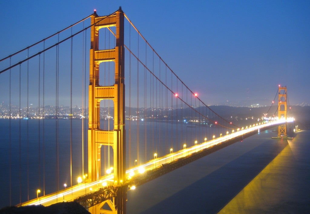 Golden_Gate_Bridge_bei_Nacht