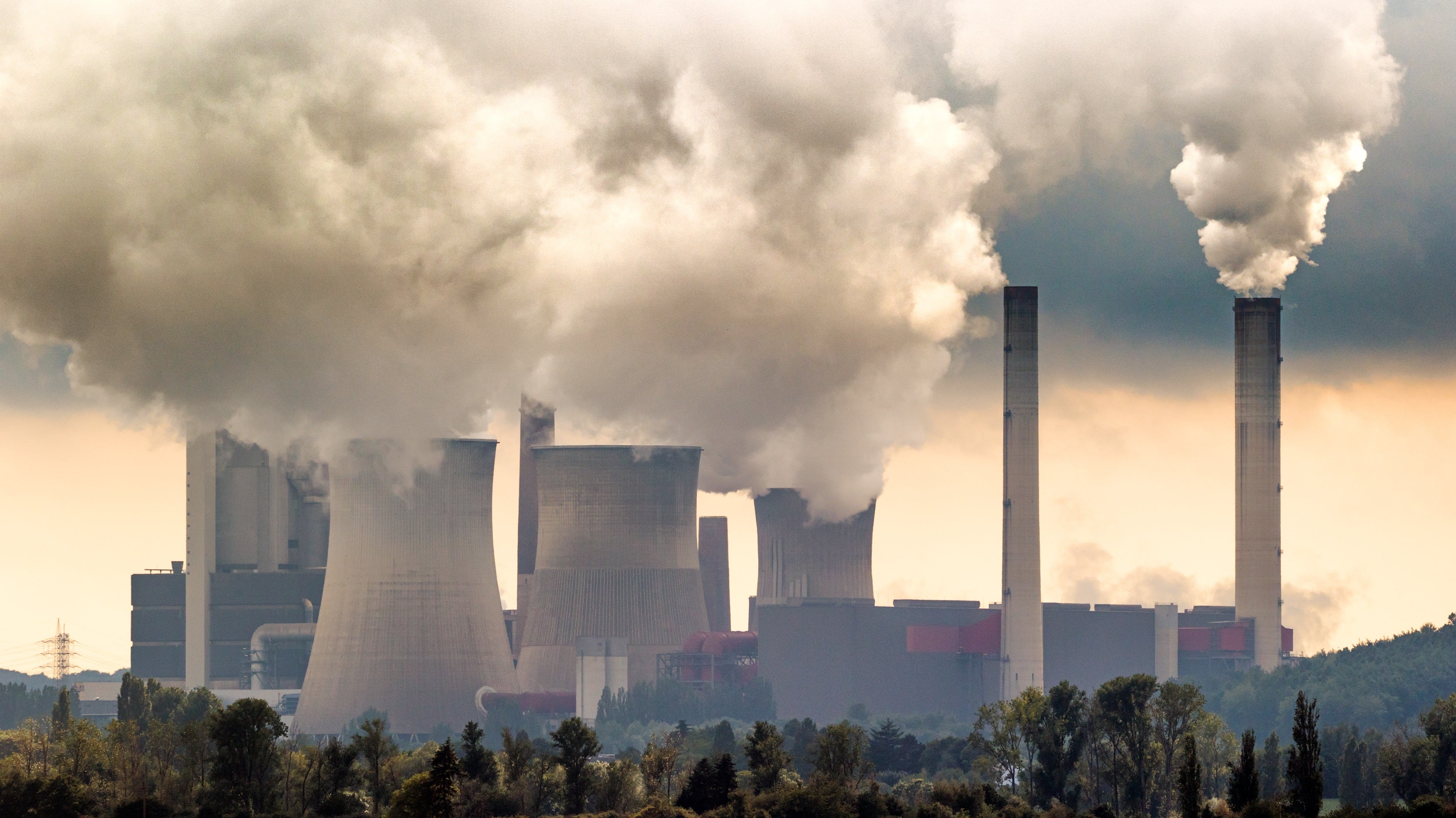 Какой вред экологии наносят промышленные предприятия. Загрязнение воздуха. Промышленное загрязнение. Загрязнение воздуха заводами. Загрязнение экологии.