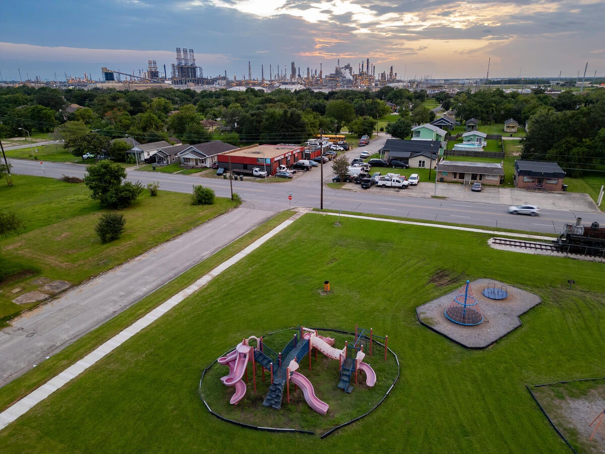 Evidence shows communities living near oil and gas facilities like this one in Port Arthur, Texas experience higher cancer rates on average than other U.S. communities. EDF’s new study has found that weather events are causing these facilities to release even more toxic pollution.